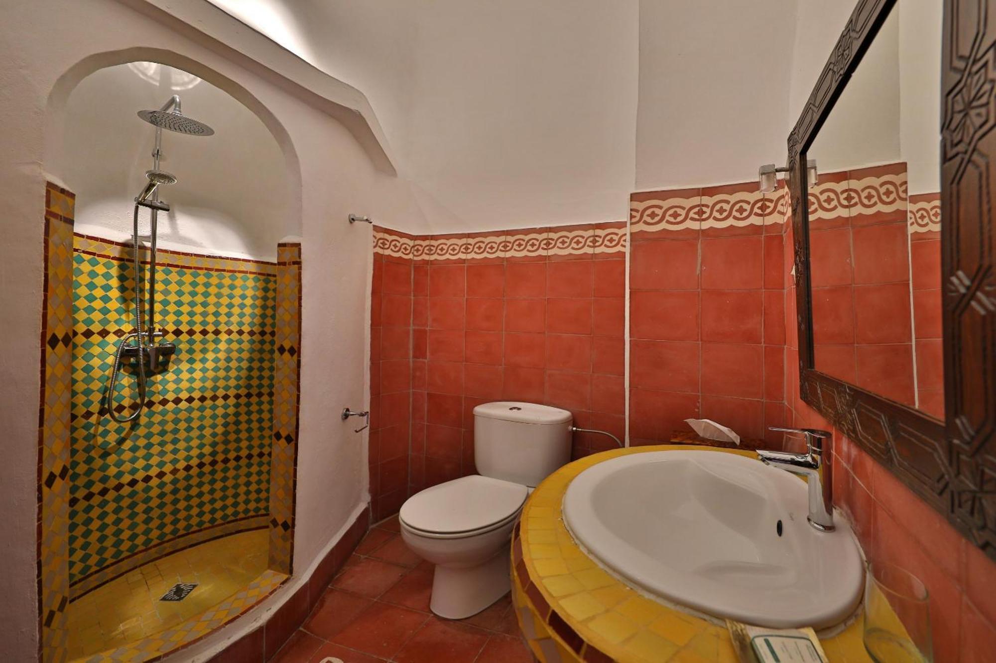 Tweepersoonskamer met 1 of 2 Bedden en Eigen Badkamer